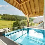 Schwarzenbach - & Rooftop Pool Apartman