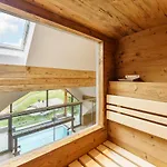 Schwarzenbach - & Rooftop Pool Apartman *