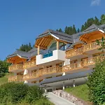 Schwarzenbach - & Rooftop Pool Apartman