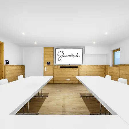 Apartment Schwarzenbach - & Rooftop Pool