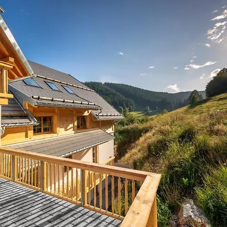 Schwarzenbach - & Rooftop Pool Appartamento