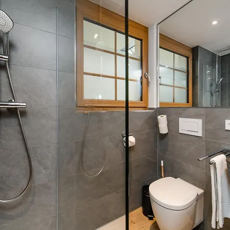 Schwarzenbach - & Rooftop Pool Appartamento